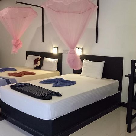 Golden Beach Inn Trikunamalaja Zewnętrze zdjęcie