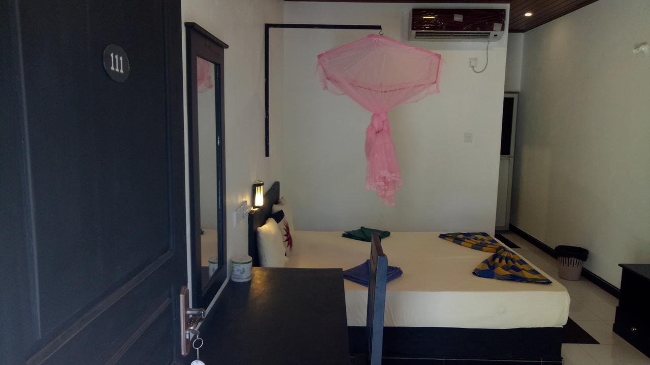 Golden Beach Inn Trikunamalaja Zewnętrze zdjęcie
