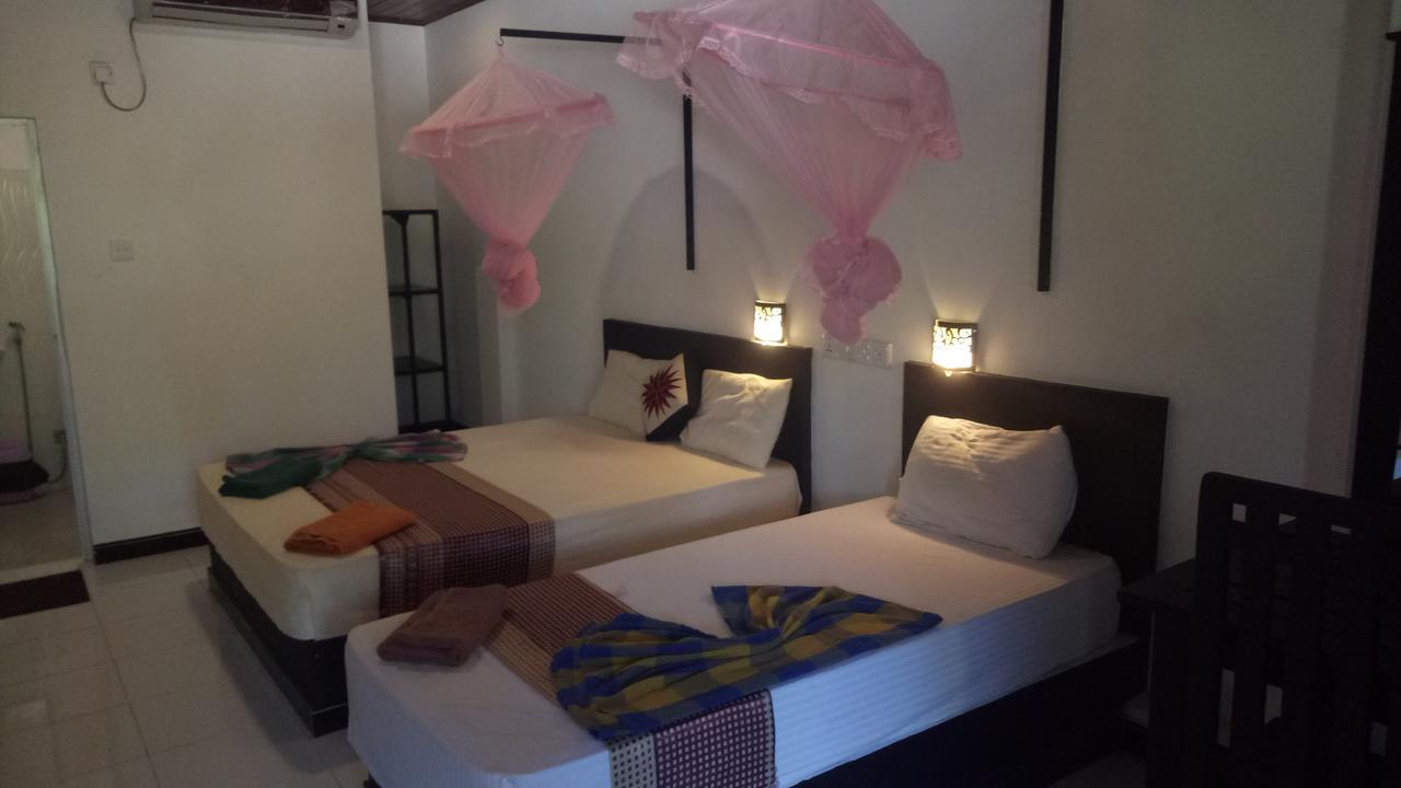 Golden Beach Inn Trikunamalaja Zewnętrze zdjęcie