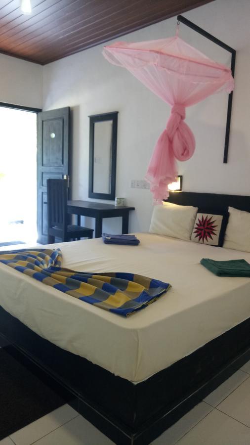 Golden Beach Inn Trikunamalaja Zewnętrze zdjęcie