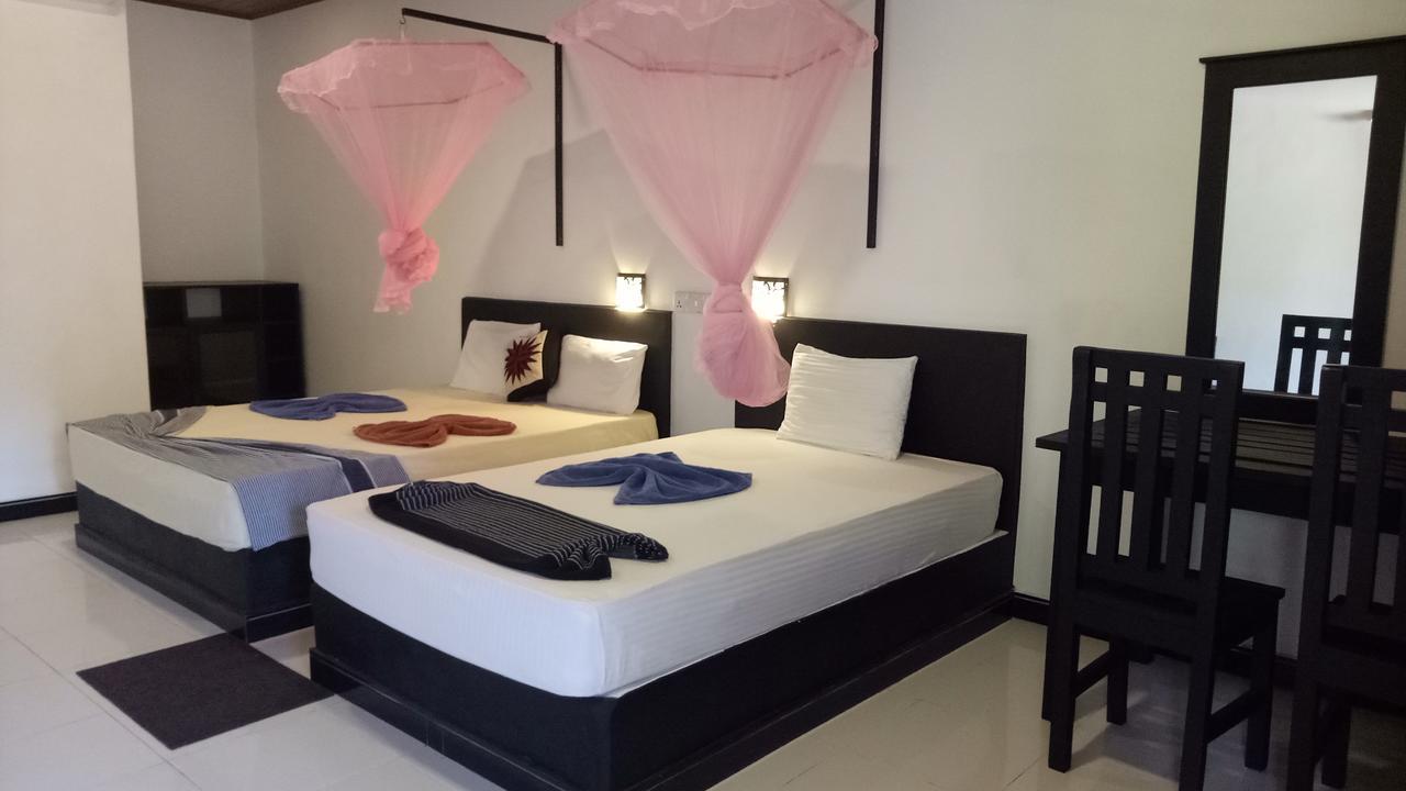 Golden Beach Inn Trikunamalaja Zewnętrze zdjęcie