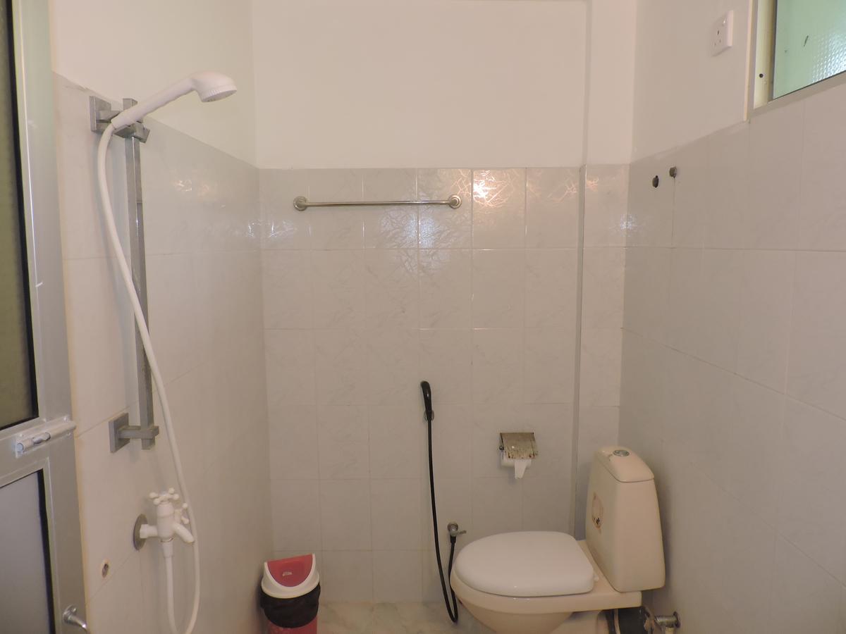 Golden Beach Inn Trikunamalaja Zewnętrze zdjęcie