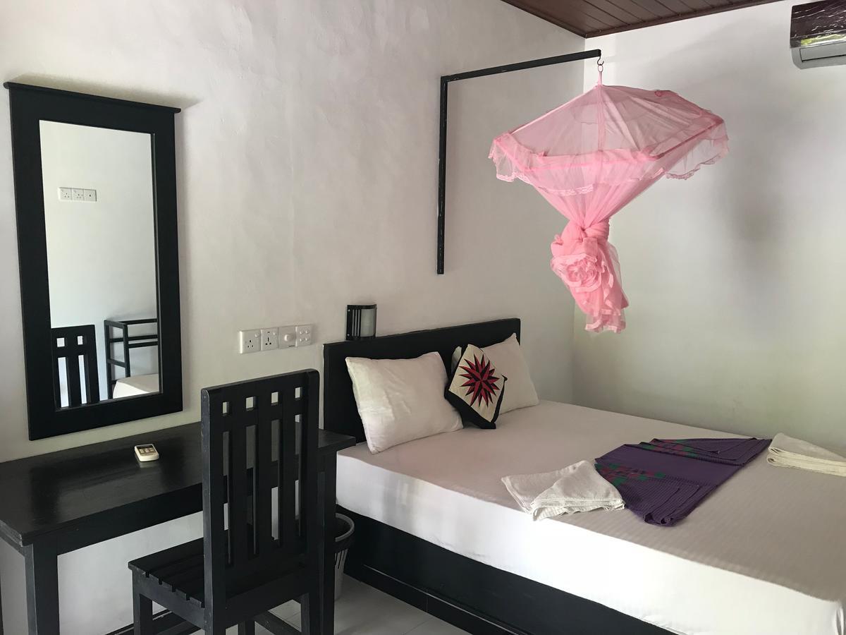 Golden Beach Inn Trikunamalaja Zewnętrze zdjęcie