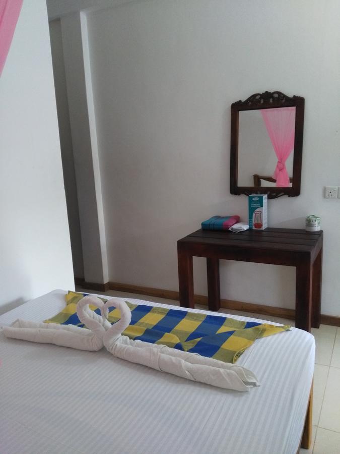 Golden Beach Inn Trikunamalaja Zewnętrze zdjęcie